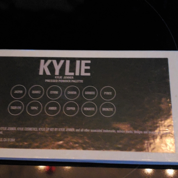 Kylie large pressed powder palette - Picture 4 of 5